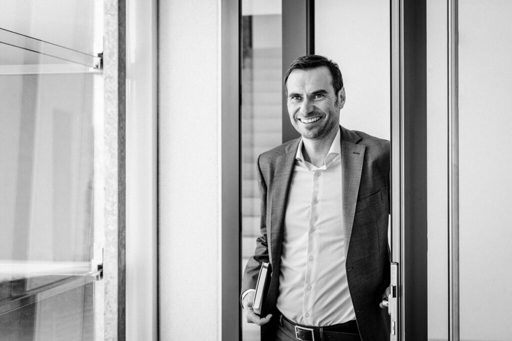 HG Solutions, Mag. Hannes Gruber, Controlling- und Finanzspezialist, Controlling und Finanzen, Prozessmanagement, Optimierung von Prozessen und Systemoptimierung, Effizienzsteigerung für KMU durch Optimierung bestehender Softwaresysteme, Einführung Kostenwahrheit KMU, individuelle Finanzlösungen, Kostentransparenz im Unternehmen, Prozesse optimieren, Controlling Abläufe optimieren, Hilfe beim Softwarewechsel, Interim Management, individuelle Excel Lösungen, Prozessberatung Implementierung von von Excel- und Softwarelösungen